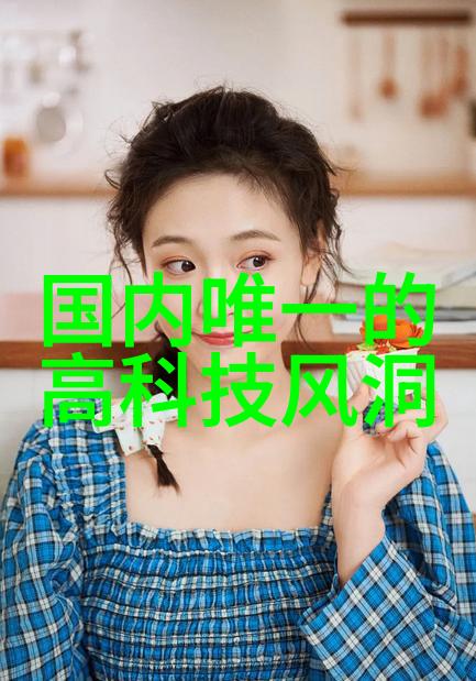 李辉像搭积木一样组装太阳能电池